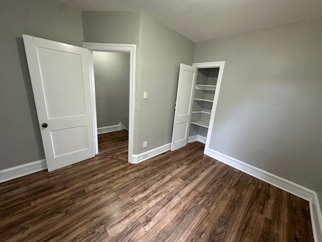 Building Photo - 440 W Fisher Ave