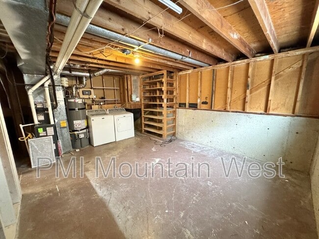 Building Photo - 4927 W Pavant Ave