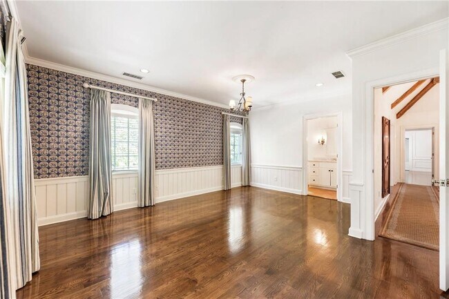 Building Photo - 2485 W Wesley Rd NW