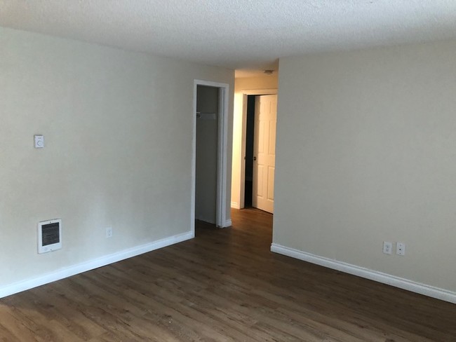 Building Photo - TWO BEDROOM NEAR NEW CASINO AND SHOPPING