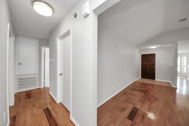 Building Photo - 12407 Meadow Ridge Dr