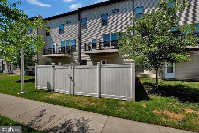 Building Photo - 4748 Towne Park Rd