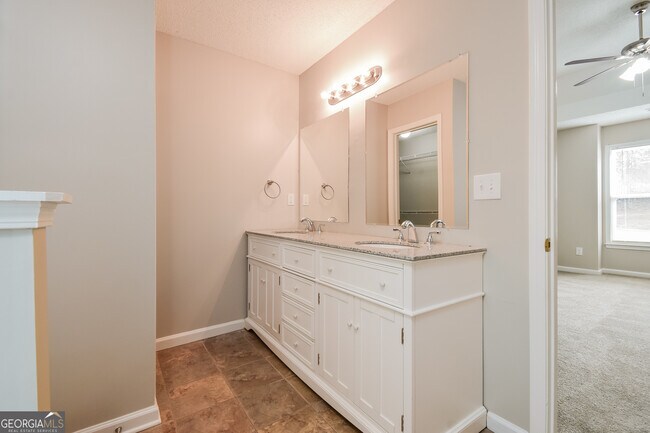 Building Photo - 3 Dene Dr