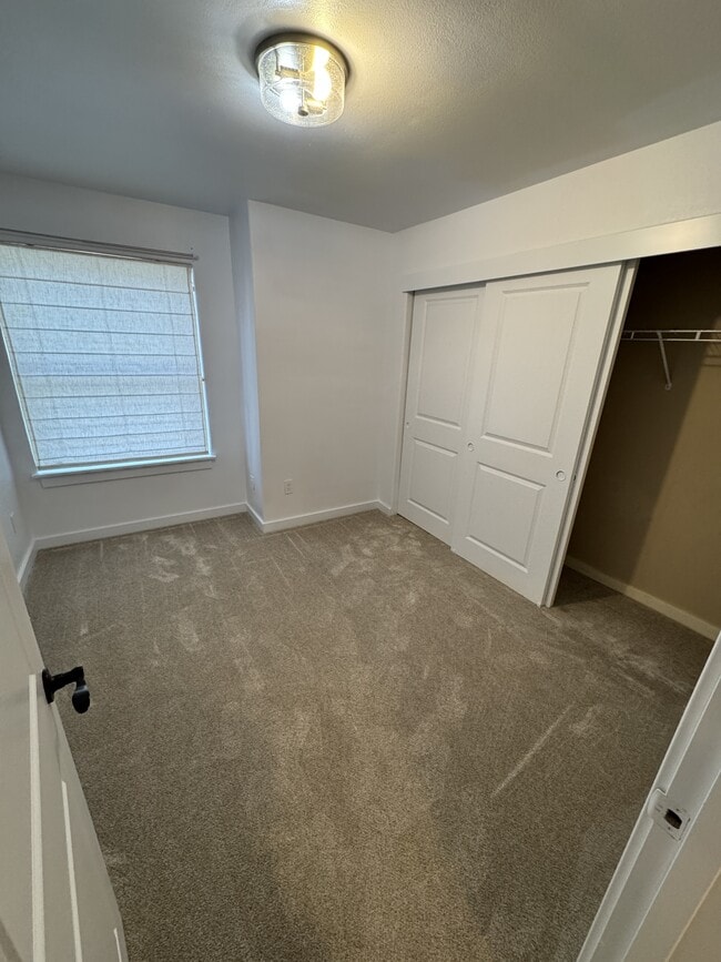 Building Photo - 1924 NE 50th Way