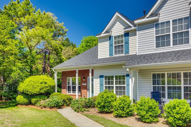 Building Photo - Beautiful 2 Bed 2.5 bath townhome in Benni...