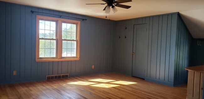 Master Bedroom - 901 Country Club Ave