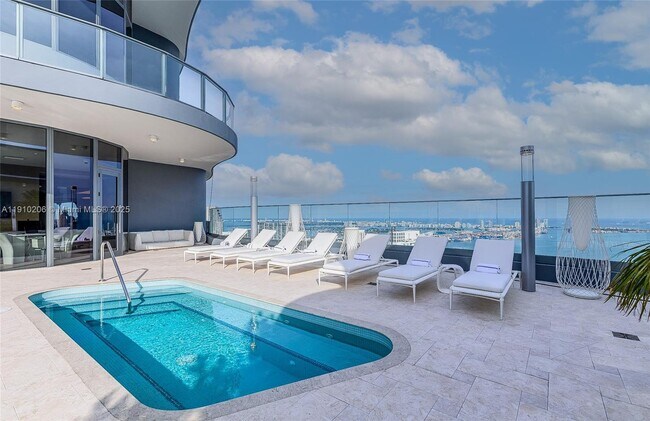 Building Photo - 1000 Brickell Plaza