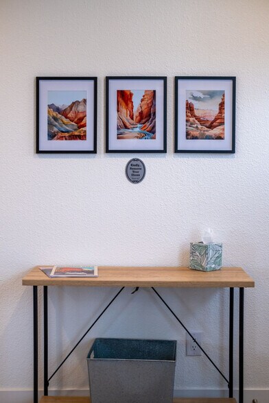 Building Photo - 523 W Vance Dr