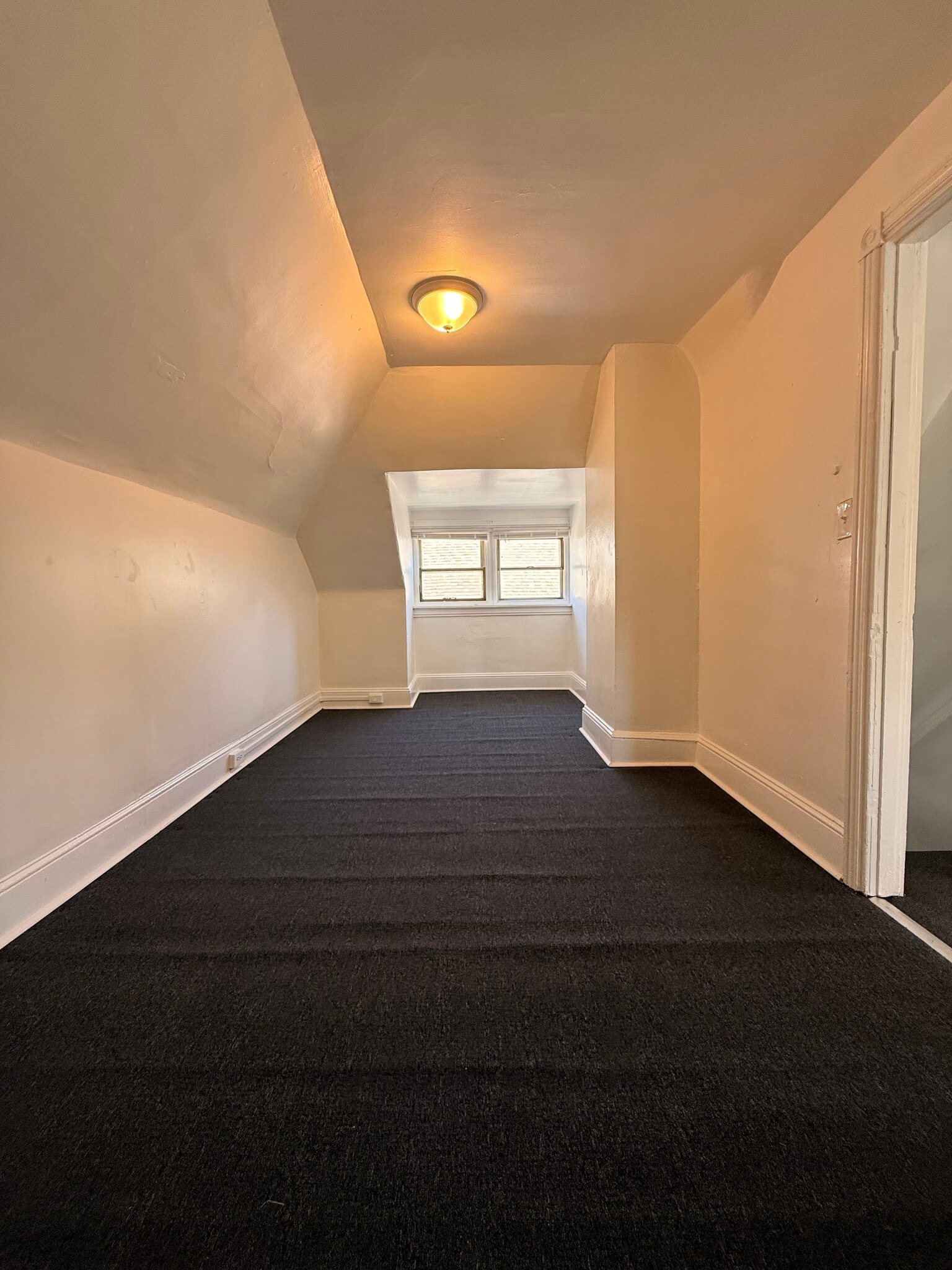 Building Photo - 1605 DeKalb St