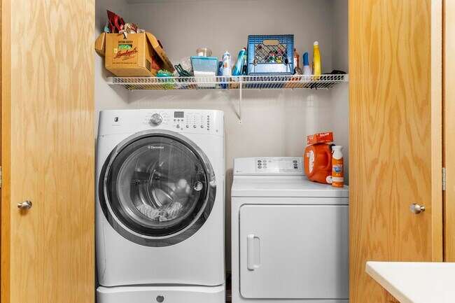 Building Photo - 1552 Cook Cir