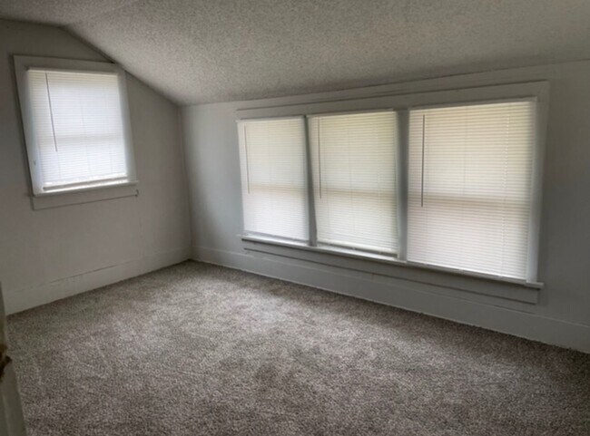 Building Photo - Spacious 3 Bedroom in South Wichita