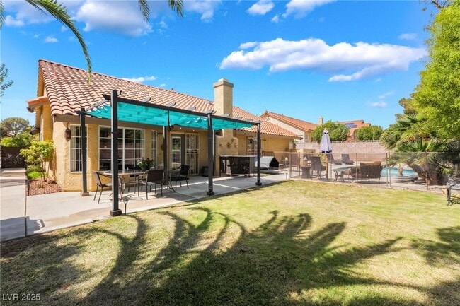 Building Photo - 8628 Highacre Dr