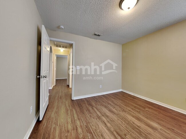 Building Photo - 1353 Crimson Clover Ln