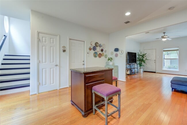 Building Photo - 2206 Naomi St