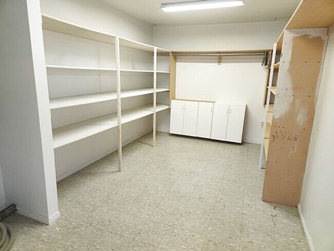 Building Photo - Large Private Luxury Home in Pinebrook  Es...