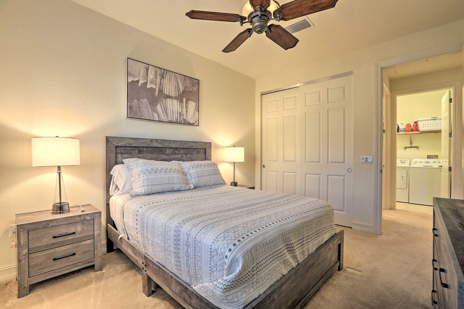 Building Photo - 9159 Delano St