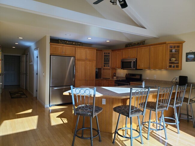 Building Photo - Beautiful 3 Bedroom House - Cozy Up This W...