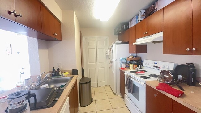 Building Photo - 2550 N Alafaya Trail