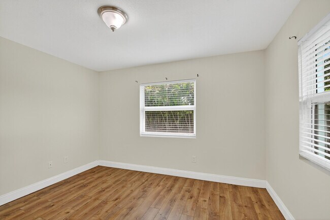Building Photo - 422 W Ocean Ave
