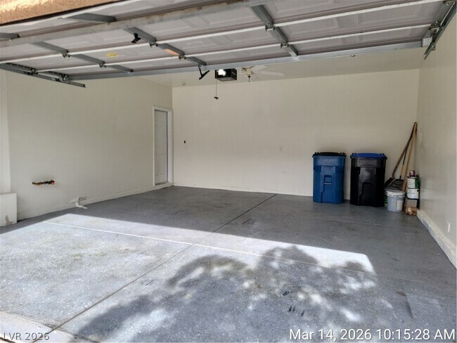 Building Photo - 998 Lone Pine River Ave