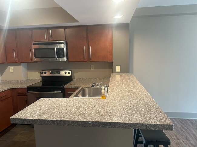 Building Photo - 1735 Lake Ave