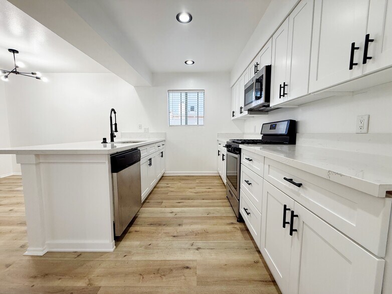 Building Photo - Alcott Apartments