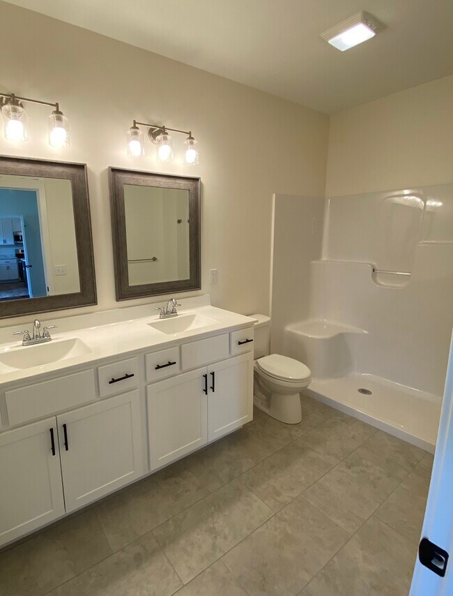 Master Bathroom - 1453 Eagle Ave