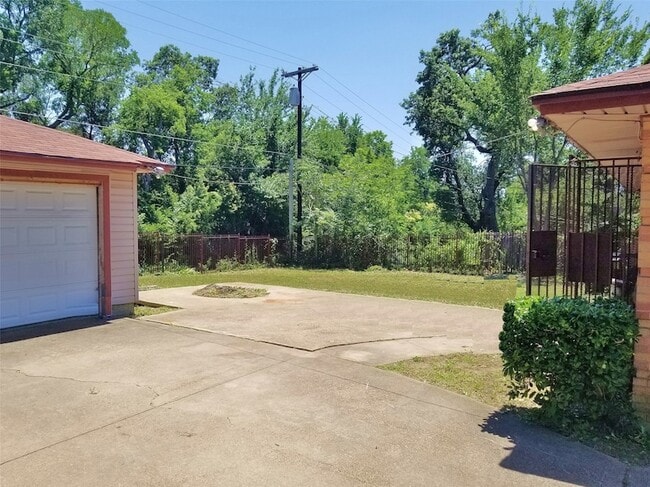 Building Photo - 4942 Rockport Dr