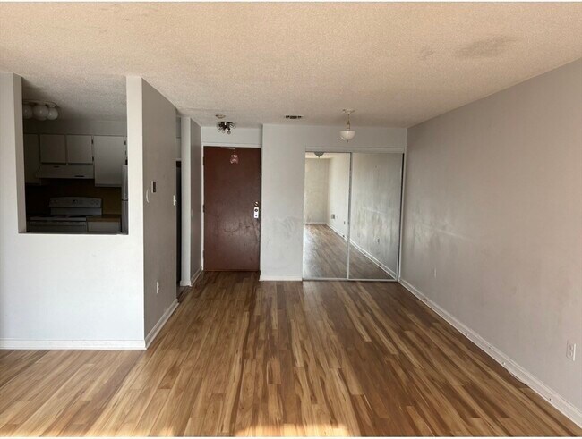 Building Photo - 406 Broadway