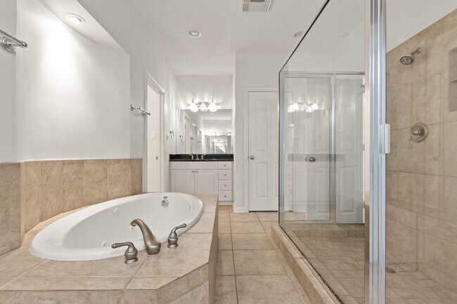 Building Photo - 5351 McCulloch Cir