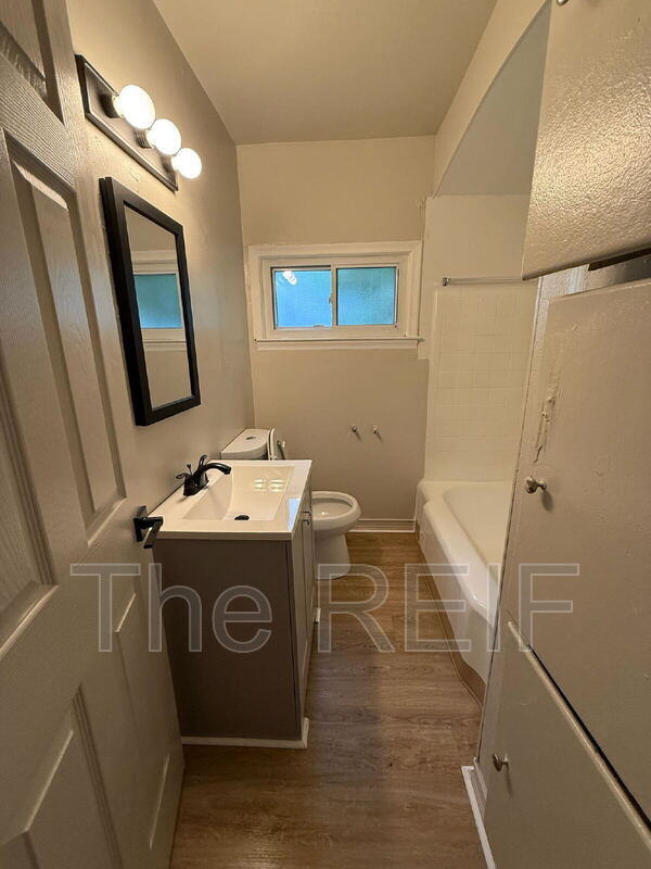 Building Photo - 15818 Lappin St