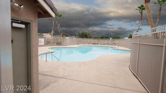 Building Photo - SILVERADO RANCH SINGLE STORY PATIO HOME IN...