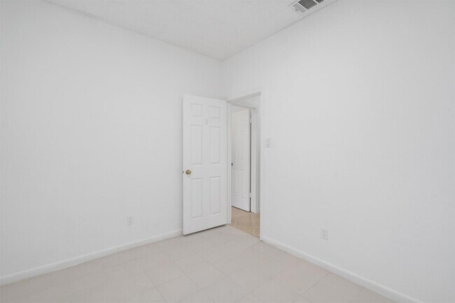Building Photo - 1708 Woodwind Ln