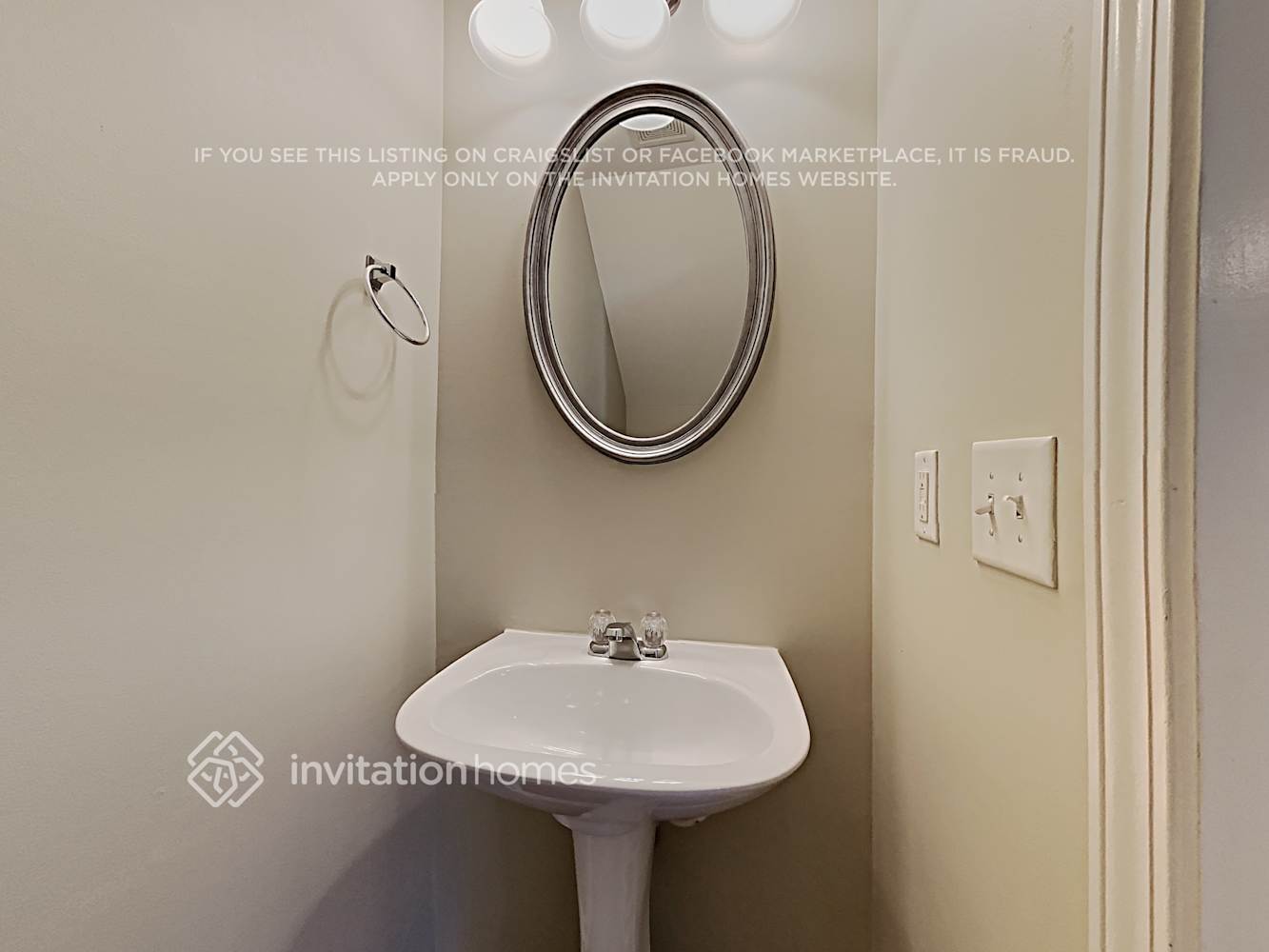 Building Photo - 2730 Englewood Dr