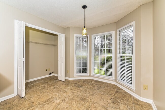 Building Photo - 3307 Poplar Ridge Dr