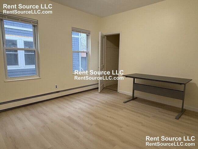 Building Photo - 17 A Benton Rd