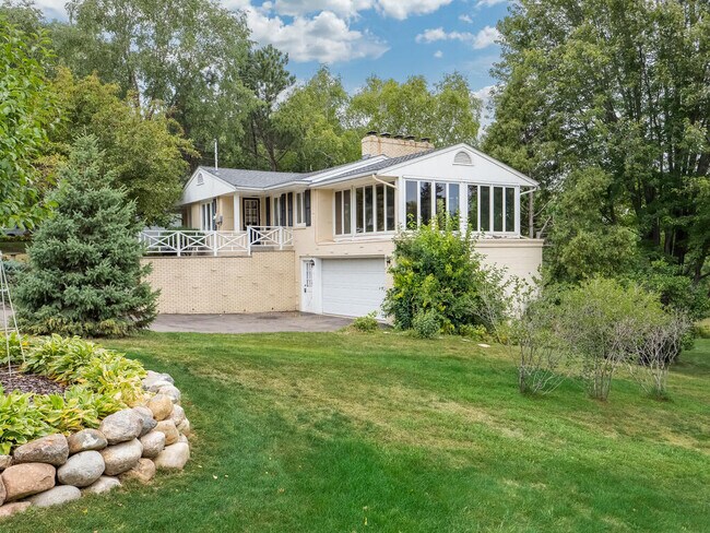 Building Photo - 6625 W Shore Dr