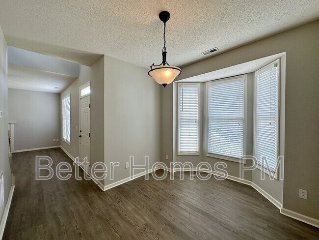 Building Photo - 741 Hanska Way