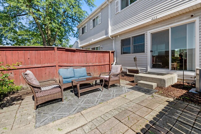 Building Photo - 422 Gainsborough Ct