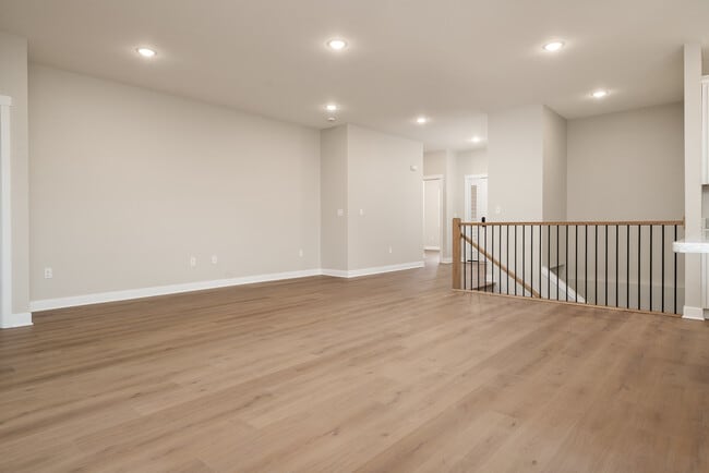 Building Photo - 5729 Willow Creek Ln