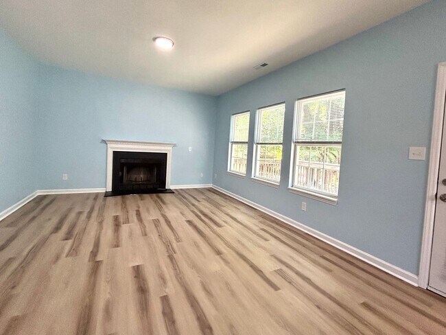 Building Photo - 5320 Cumberland Plain Dr