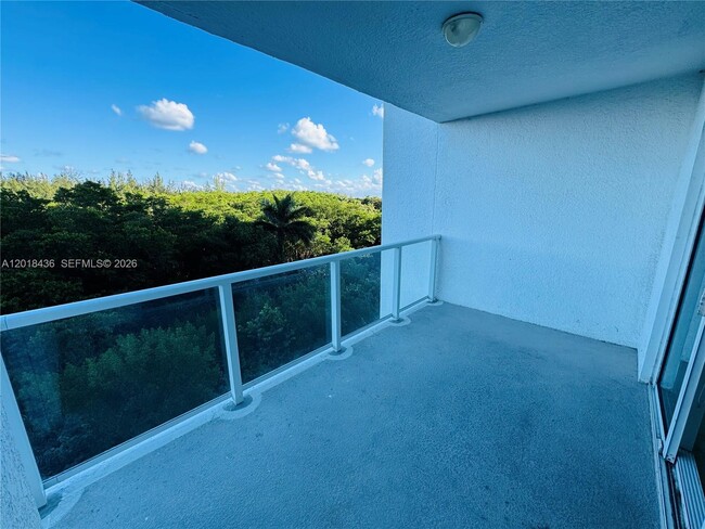 Building Photo - 14951 Royal Oaks Ln