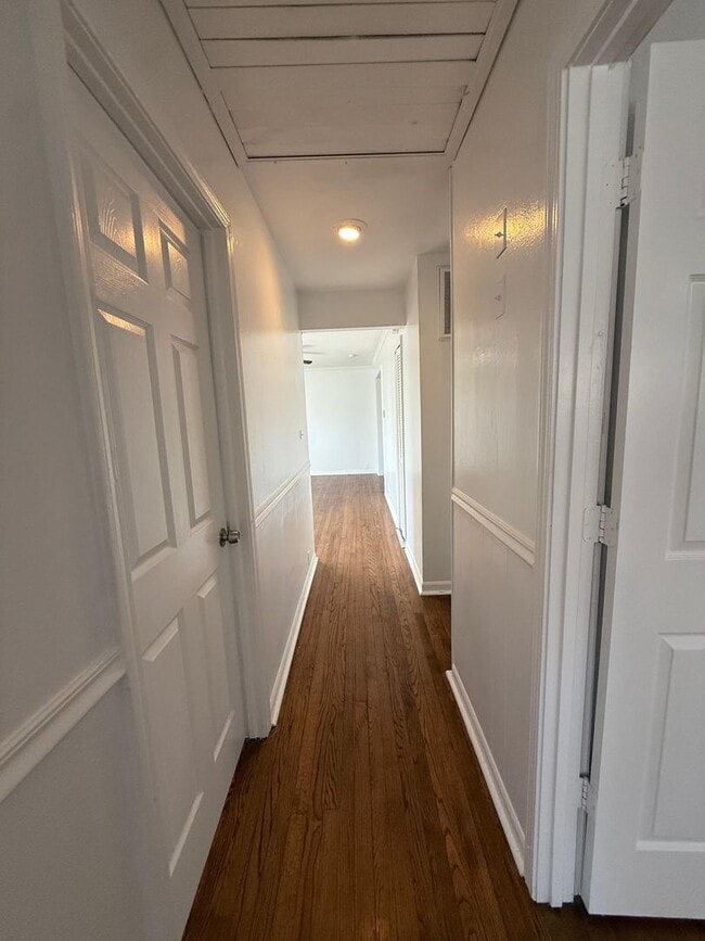 Building Photo - 4 bed 1 bath