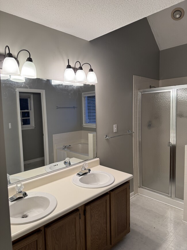 Building Photo - 4712 Worthington Ln