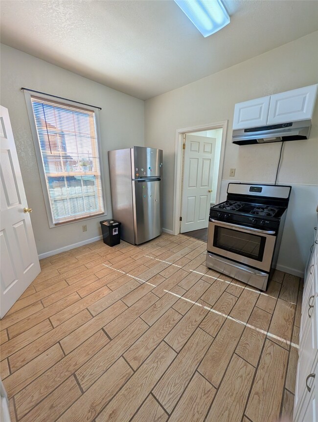 Building Photo - 1222 42nd St