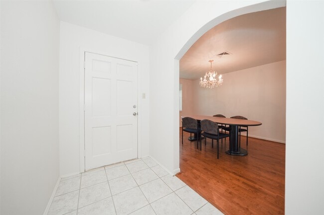 Building Photo - 9622 Highmeadow Dr
