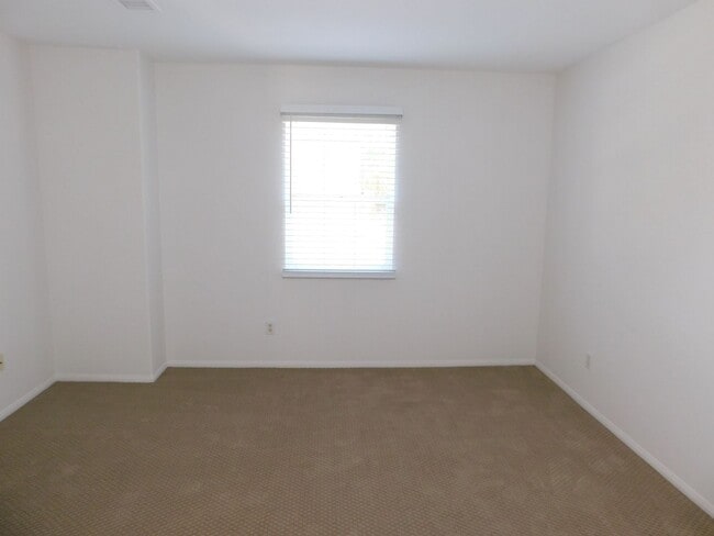 Building Photo - Beautiful detached home in Quail Hill. 2 M...