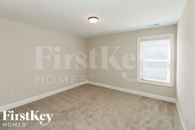 Building Photo - 112 Village Park Dr