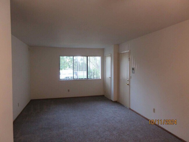 Building Photo - Available Beginning of October 2025 German...