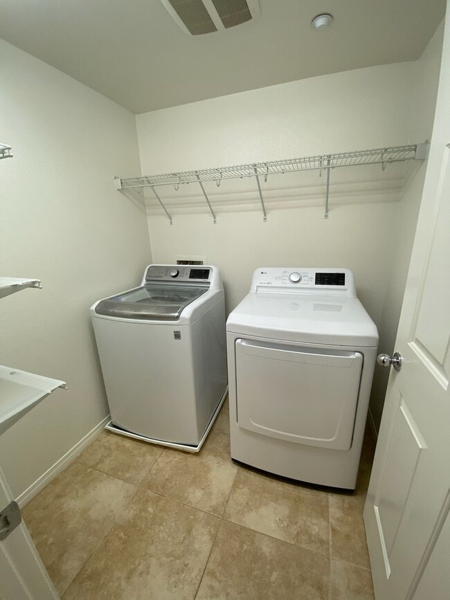 Building Photo - 4 Bedroom House in La Costa Greens Community